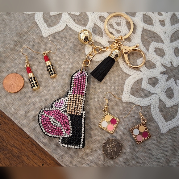 💥SALE💥NEW Rhinestone Keychain Plus NEW Earrings (All 3 in Set) - Picture 3 of 3